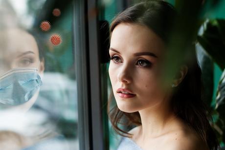 женщина вирус вакцина